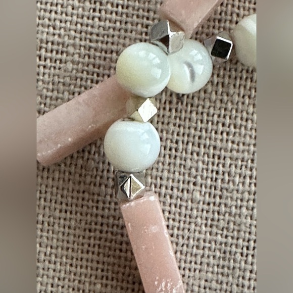 18 inch Mother of Pearl Choker and Pink Conch Shell bead necklace NWOT - Picture 7 of 13